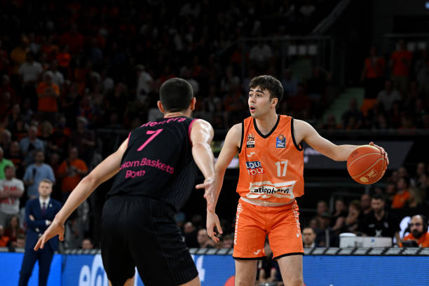 受采访时提 受采访时提