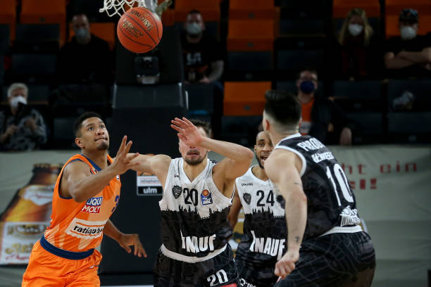 衣室士气与 衣室士气与